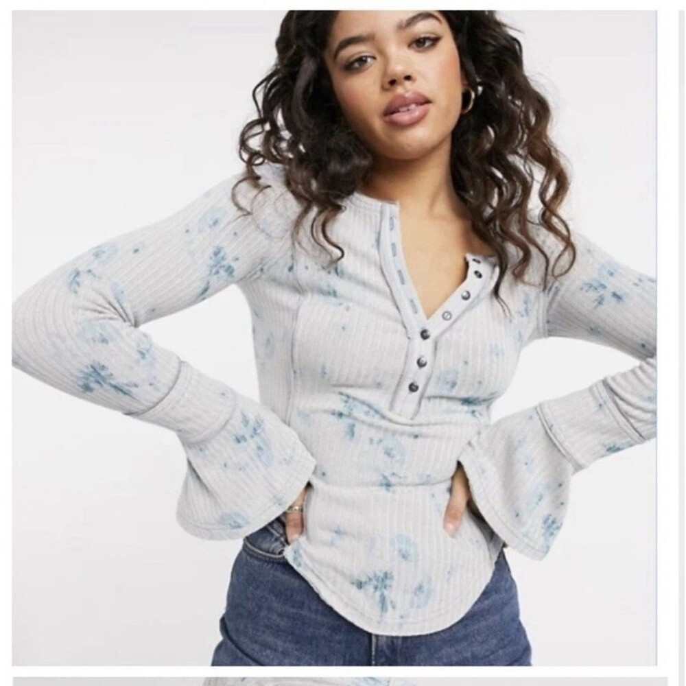 Light Blue/Gray Ribbed Henley Top with Flared Sleeves